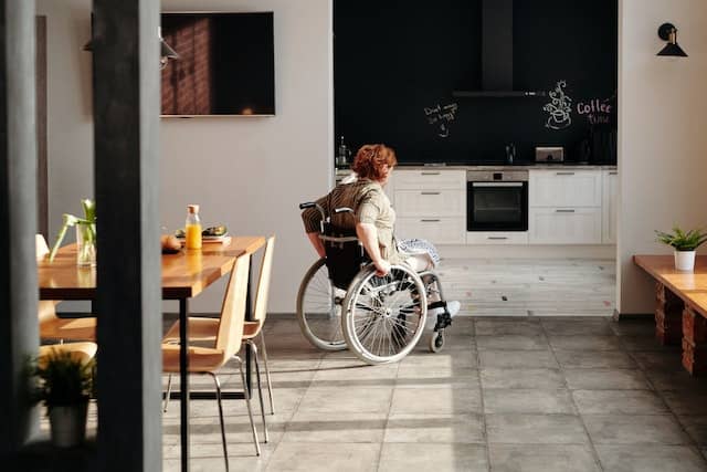 Femme-handicap-moteur