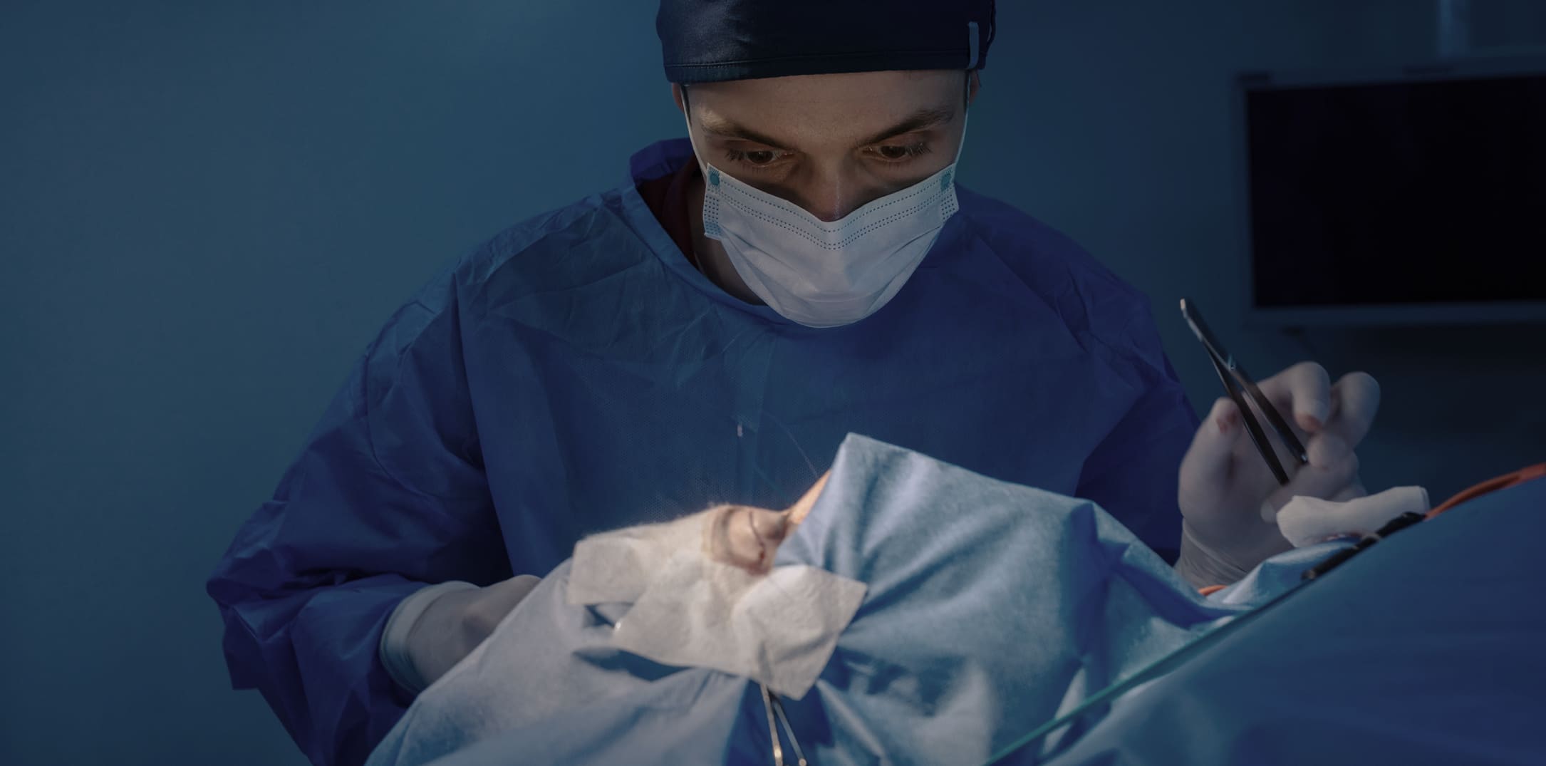 Eyelid Surgery: Pain Management and Recovery Tips