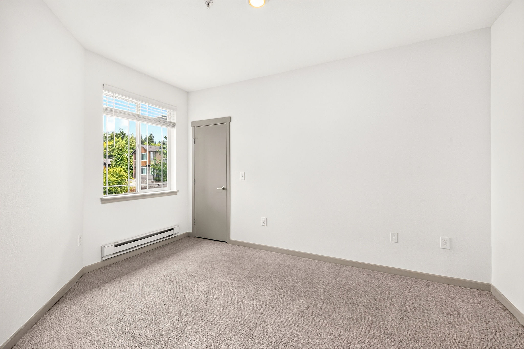 Unfurnished bedroom