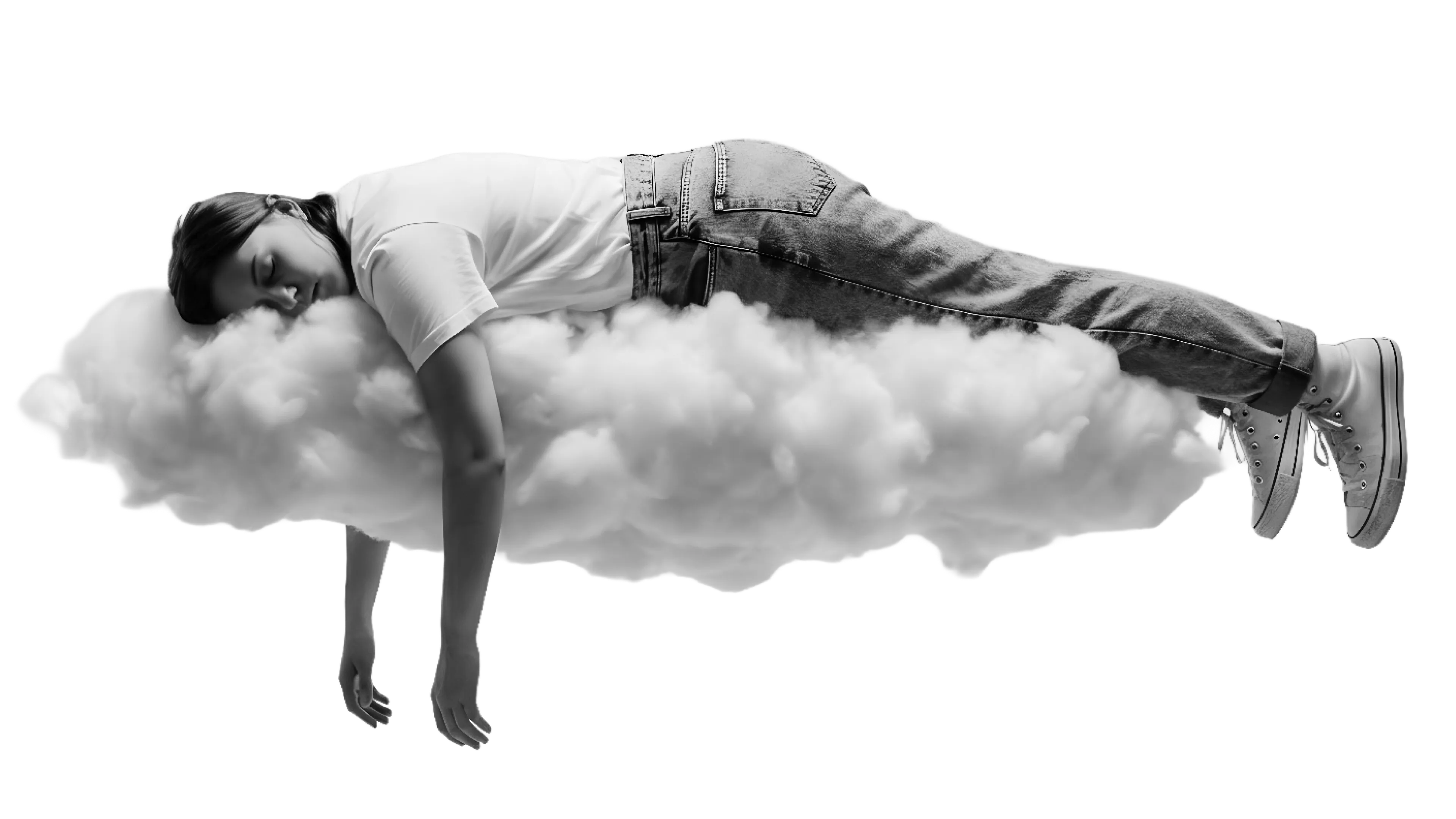 Frau liegt mit dem Gesicht nach unten auf einer flauschigen Wolke und trägt ein T-Shirt, Jeans und Turnschuhe.