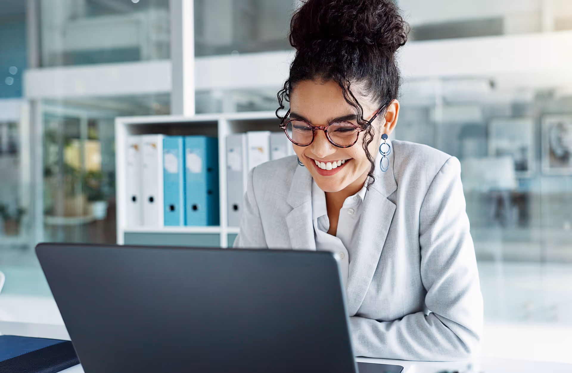 Government building representing Elcom's procurement and spend management solutions for local and central government