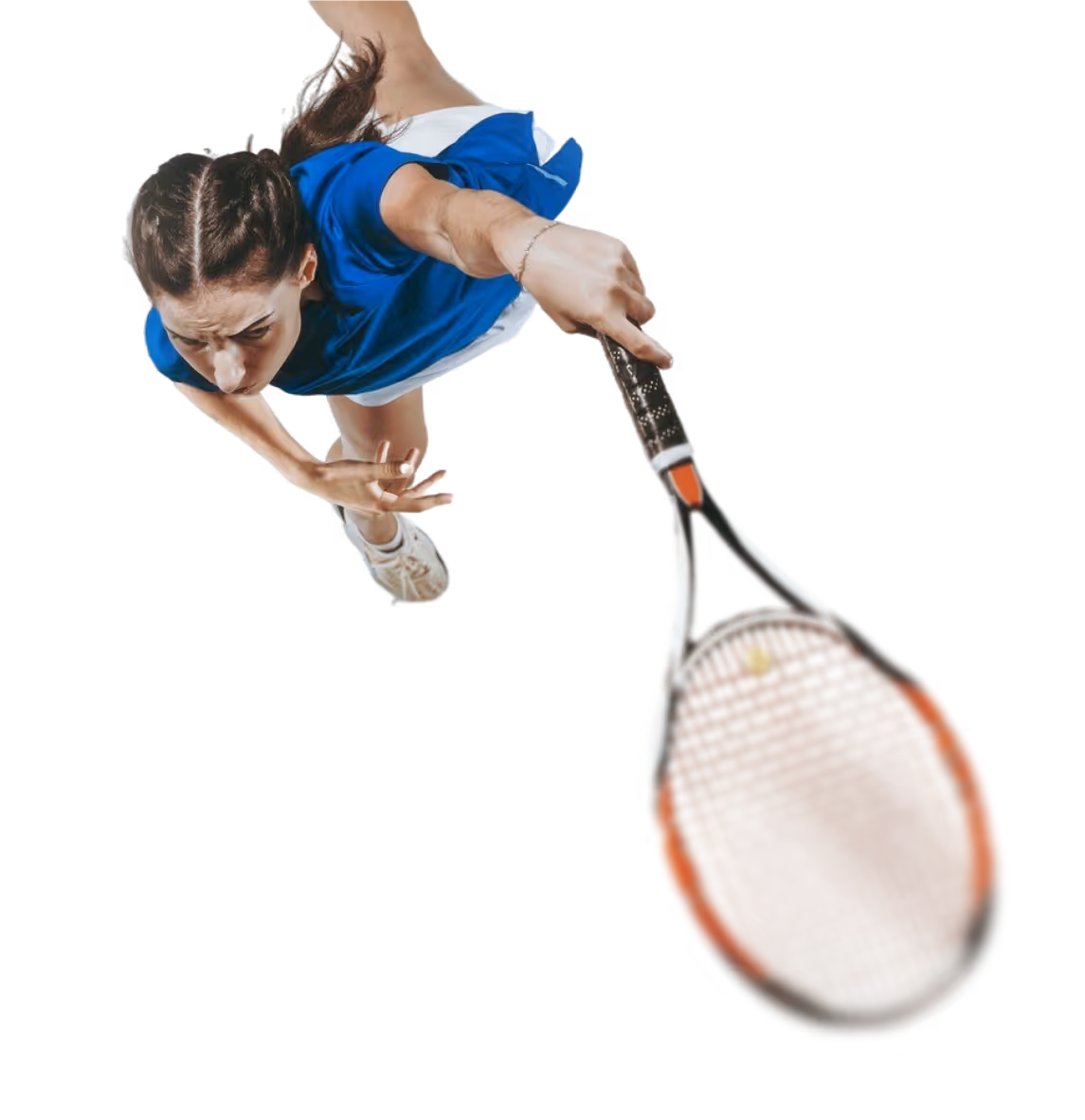 Femme en tenue de tennis bleu frappant une balle avec sa raquette en extension.