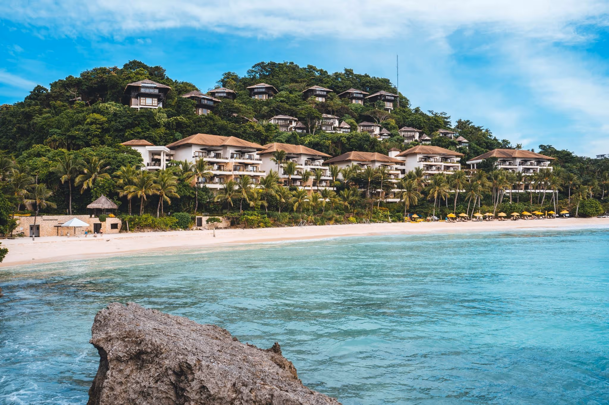 source: https://unsplash.com/photos/a-beach-with-a-large-building-on-top-of-it-Y_PwfBrtqF8
