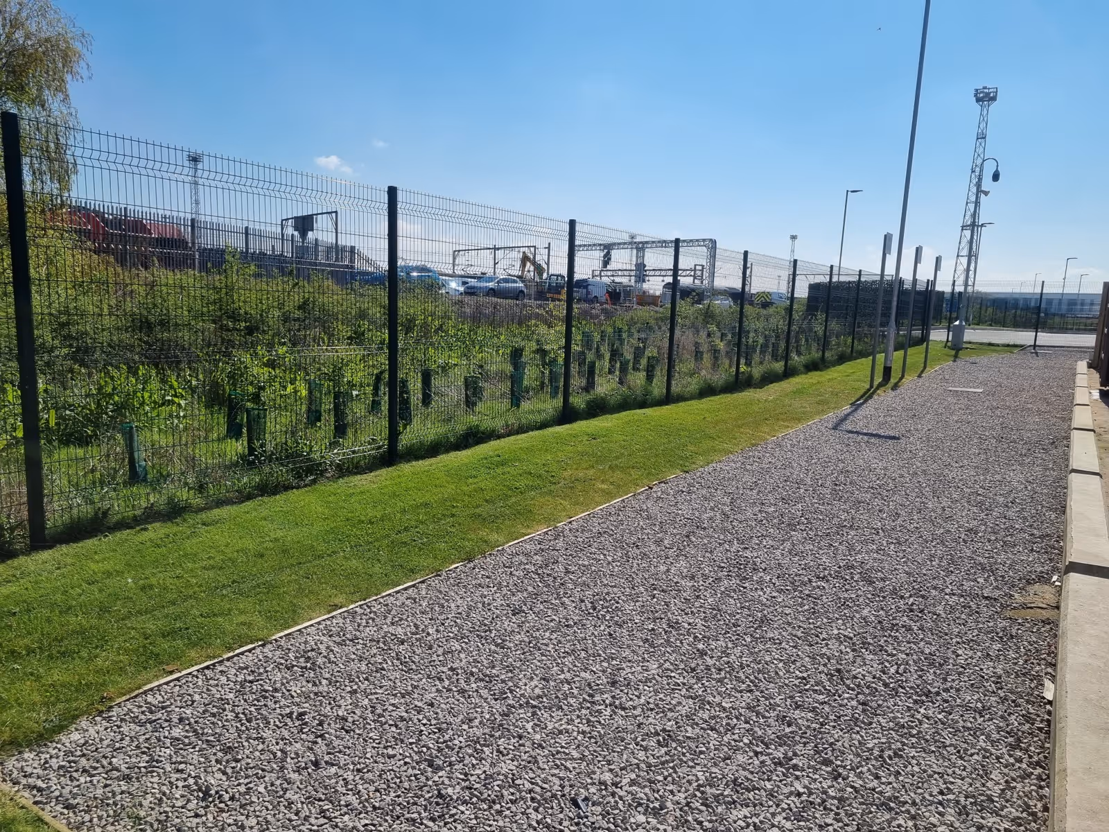 Grass edging and gravel