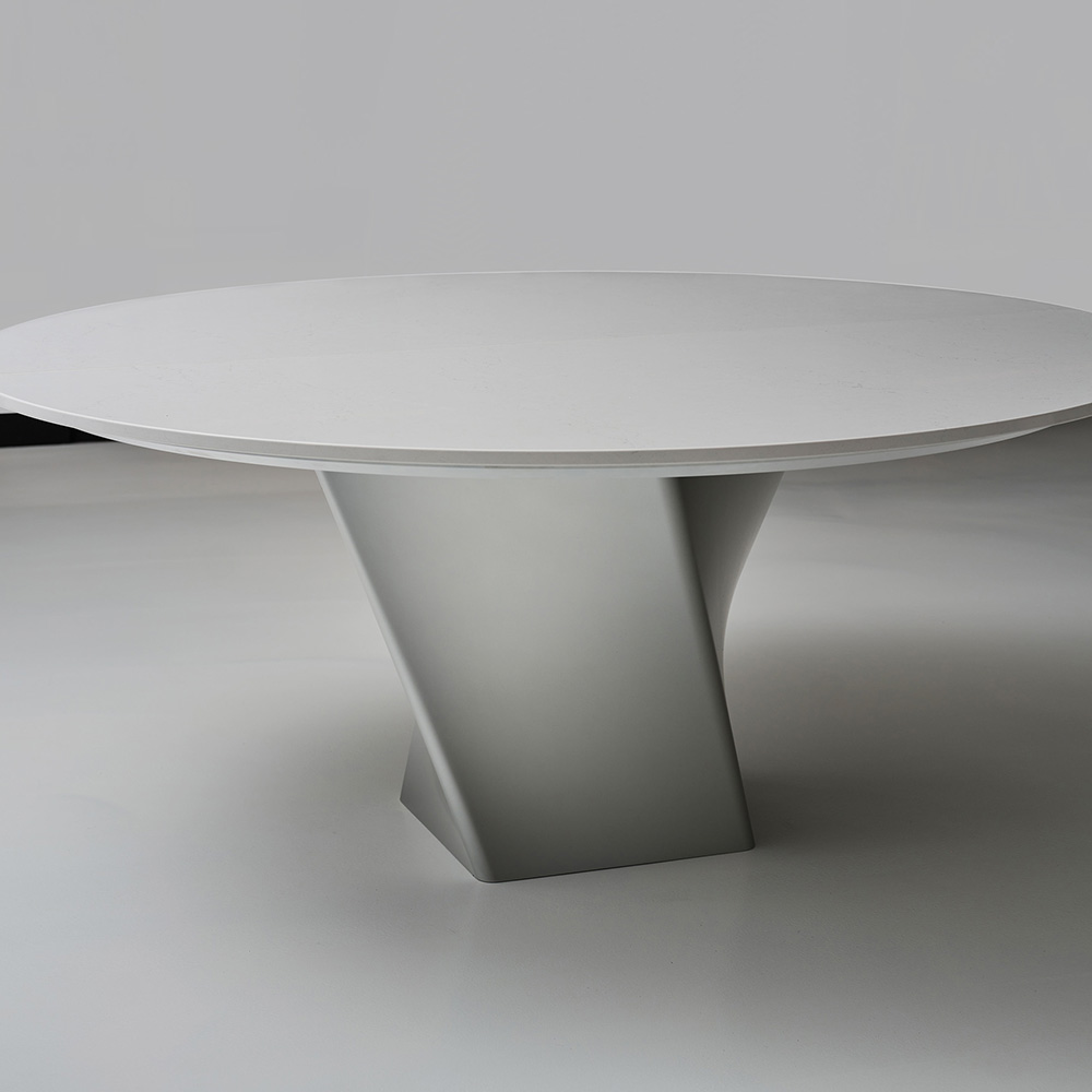 Table with round base