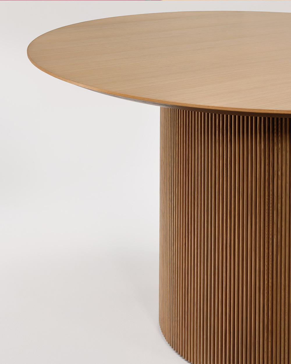 Corner of round table