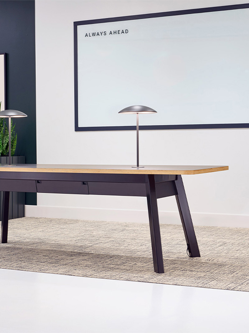 Alkalign table with two accent lights.
