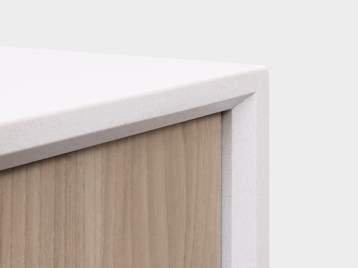 Corner detail of quartz on Cortina.