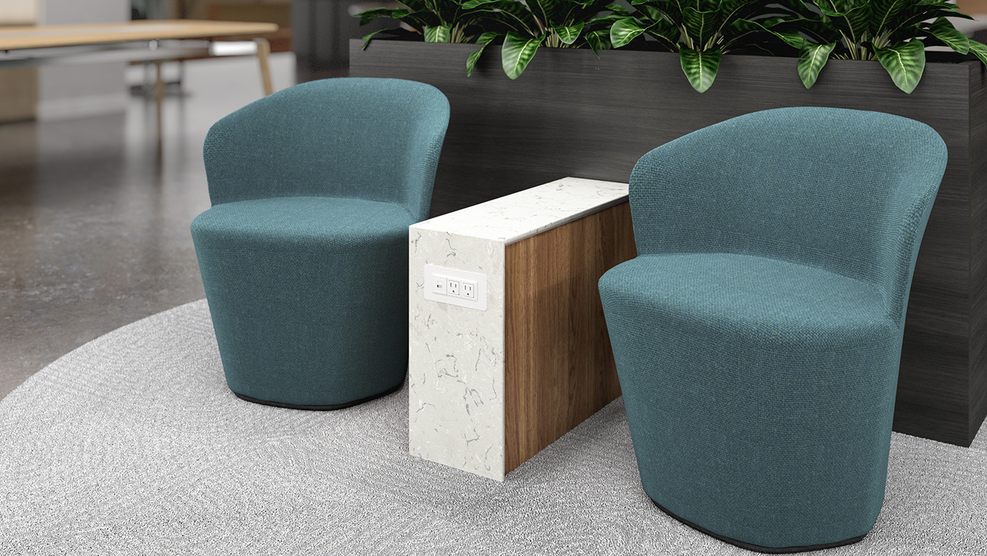 Cortina between two chairs. 