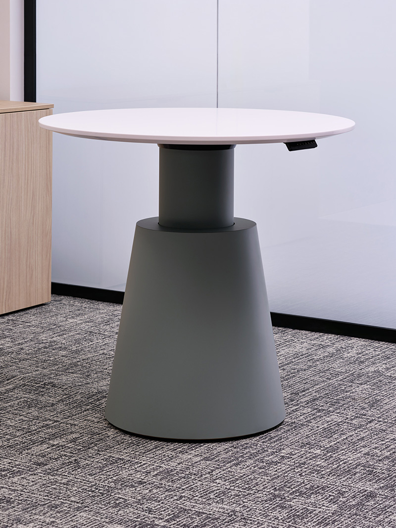 Height-Adjustable Foundation Tapered Drum in small meeting space