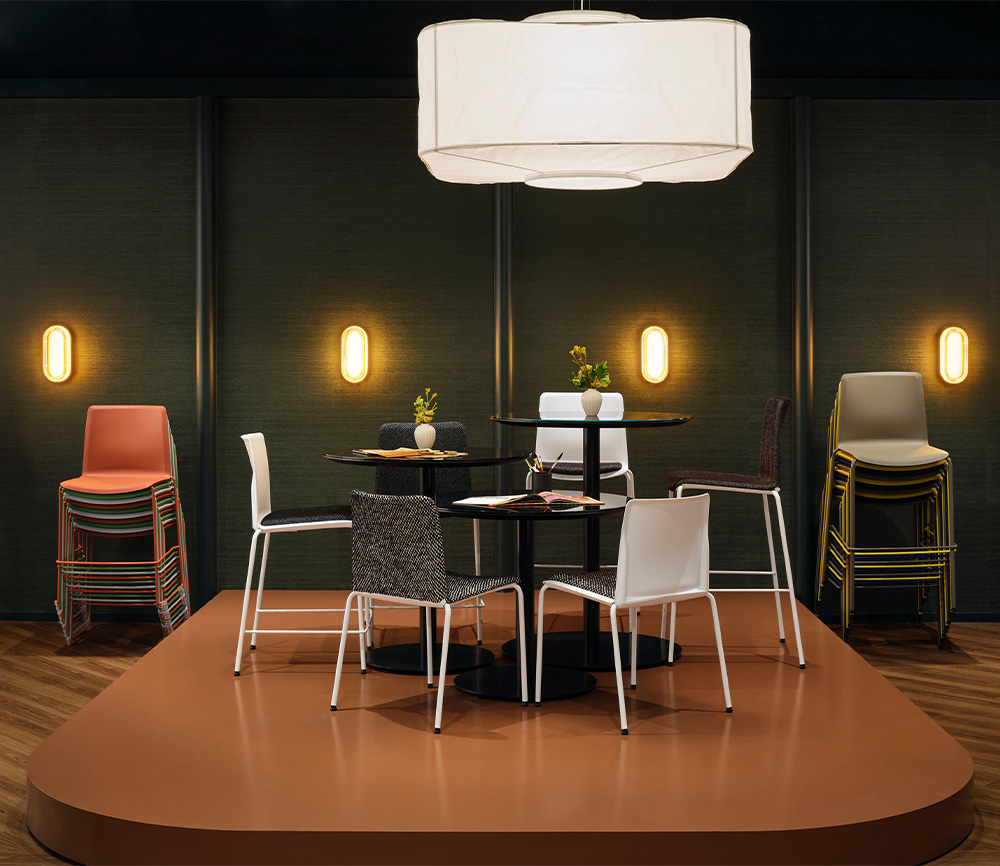 Disc bases of multiple heights with chairs. 