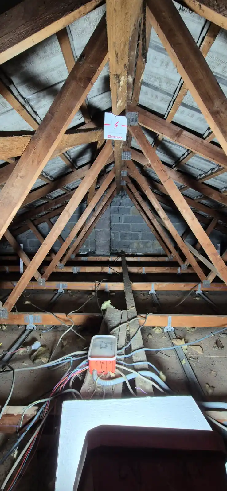 chantier début isolation toiture combles