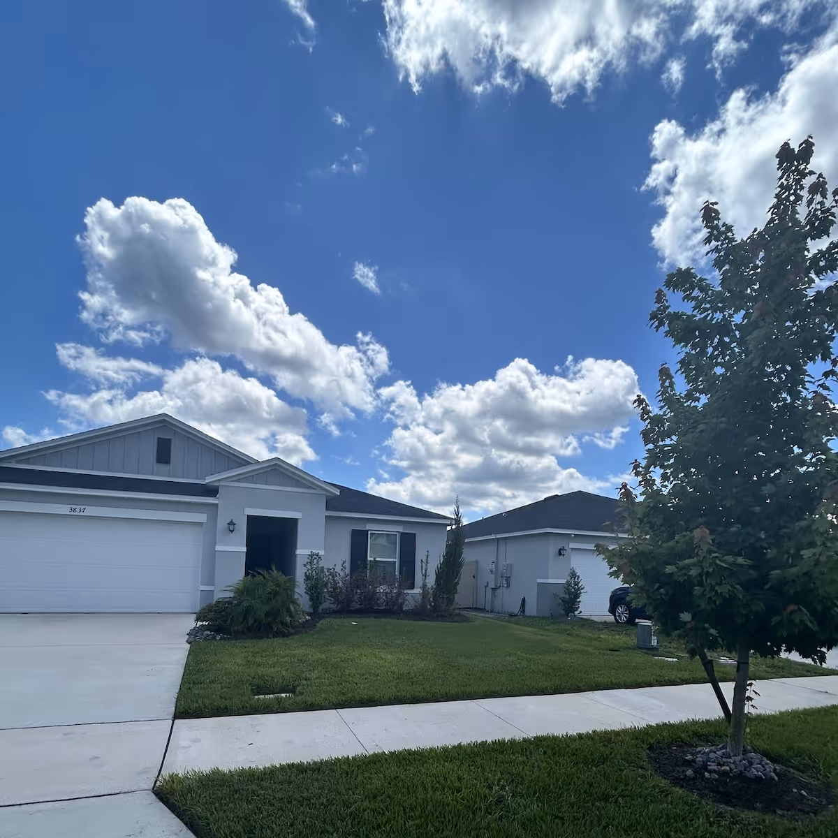 weekly lawn mowing service near me with clean cut grass