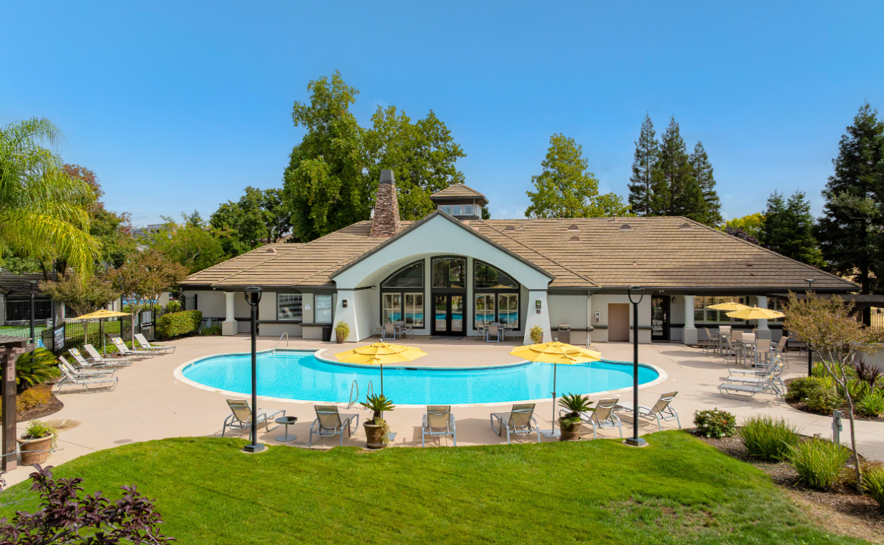 Pool and outdoor area