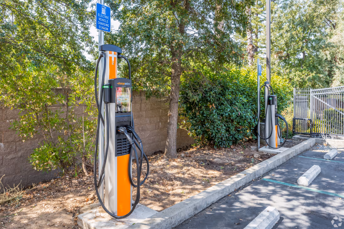 Electric vehicle charging station
