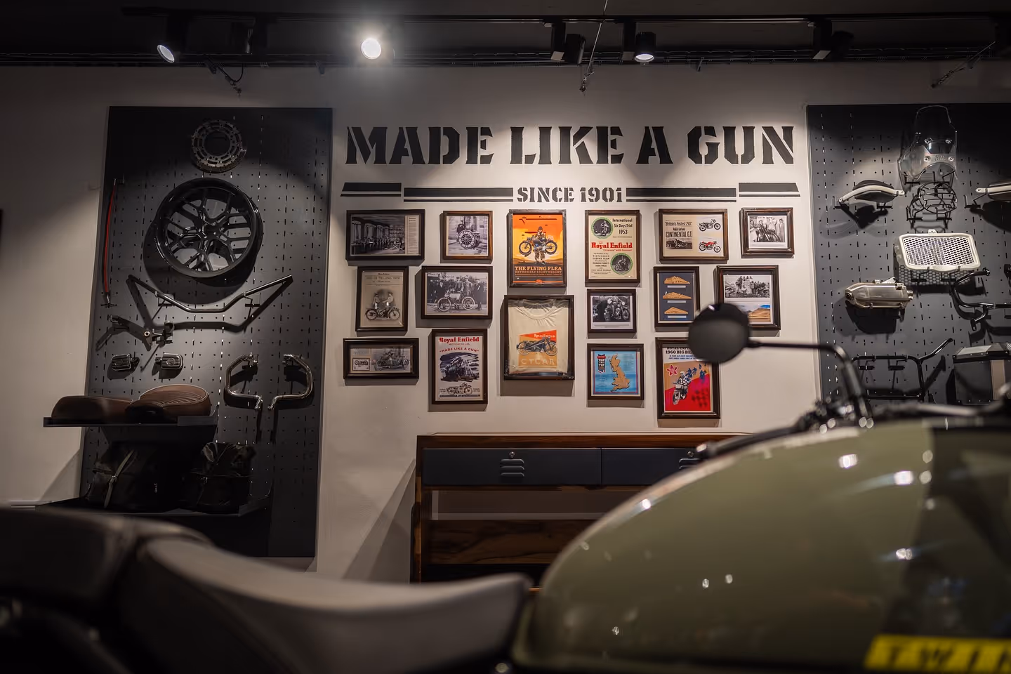 Royal Enfield Šternberk — fotografie prodejny MOTO crew