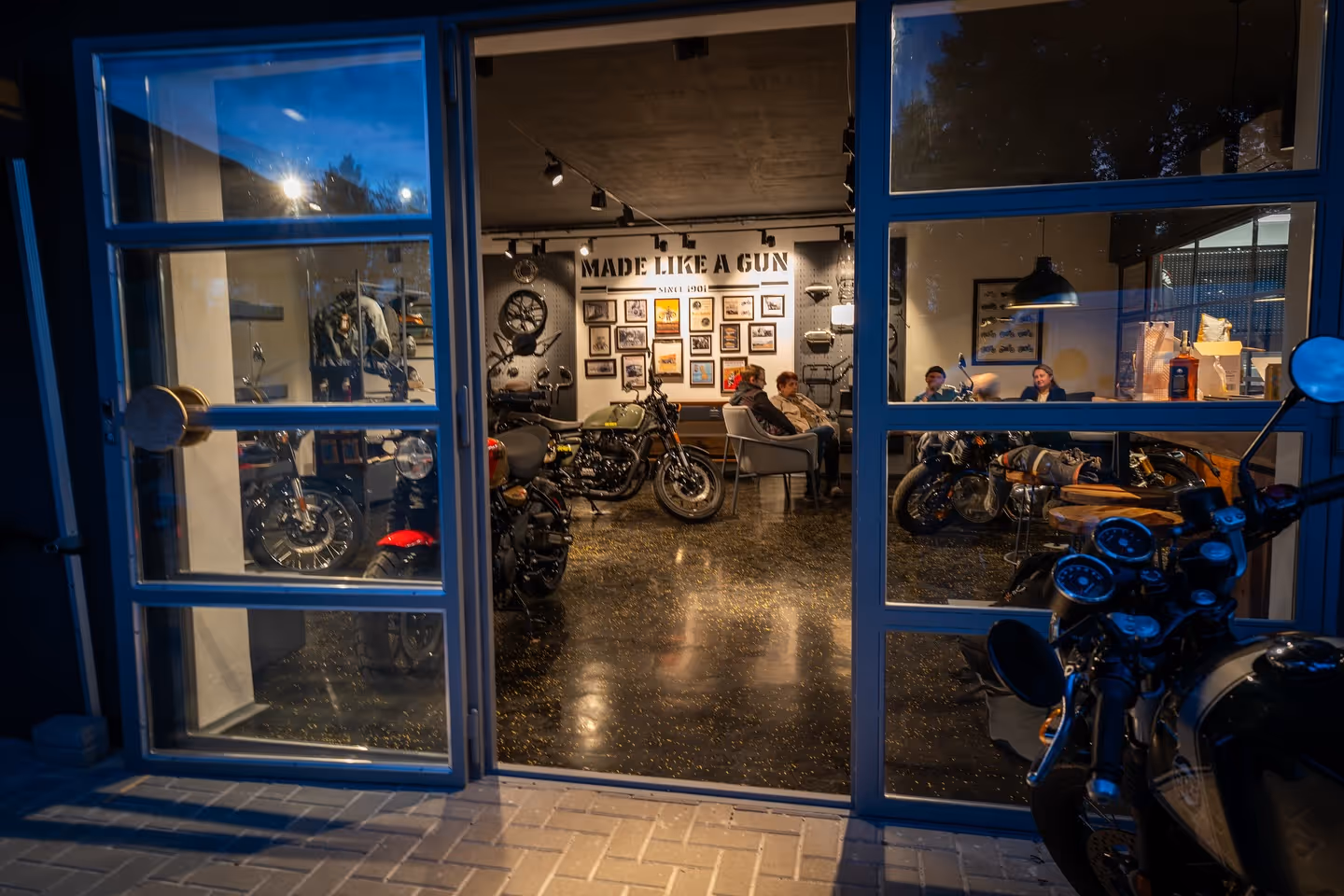 Royal Enfield Šternberk — fotografie prodejny MOTO crew