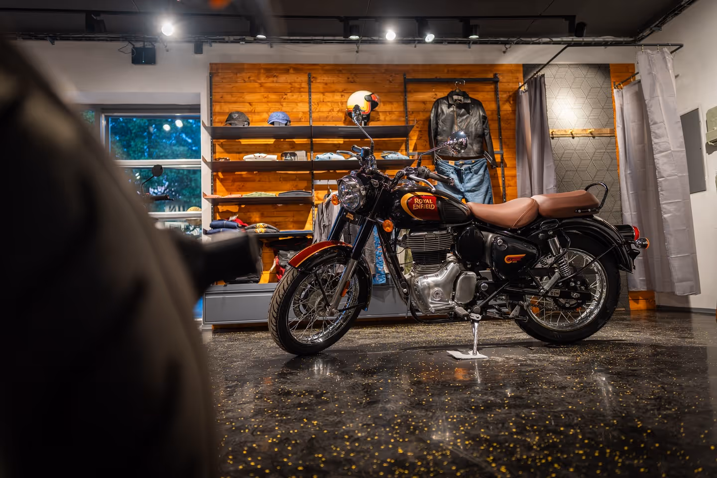 Royal Enfield Šternberk — fotografie prodejny MOTO crew