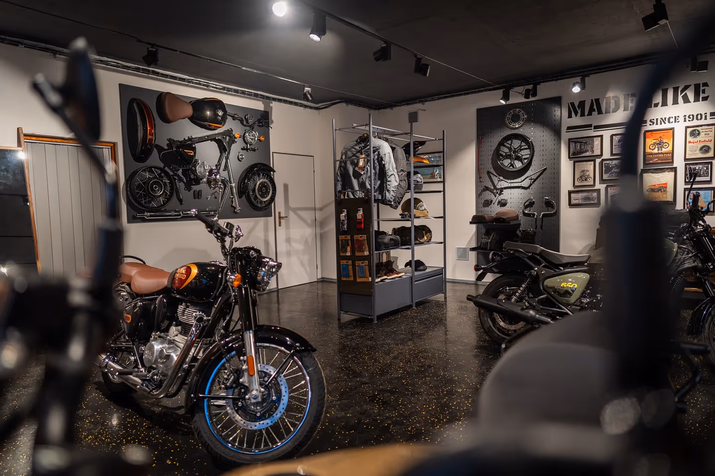 Royal Enfield Šternberk — fotografie prodejny MOTO crew