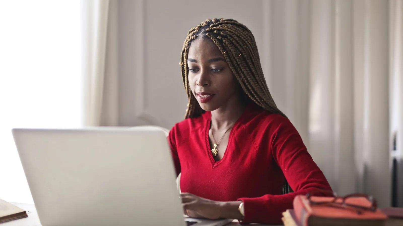 Nettoyer son CRM avec l'IA : intitulés de poste, secteurs et fiches périmées