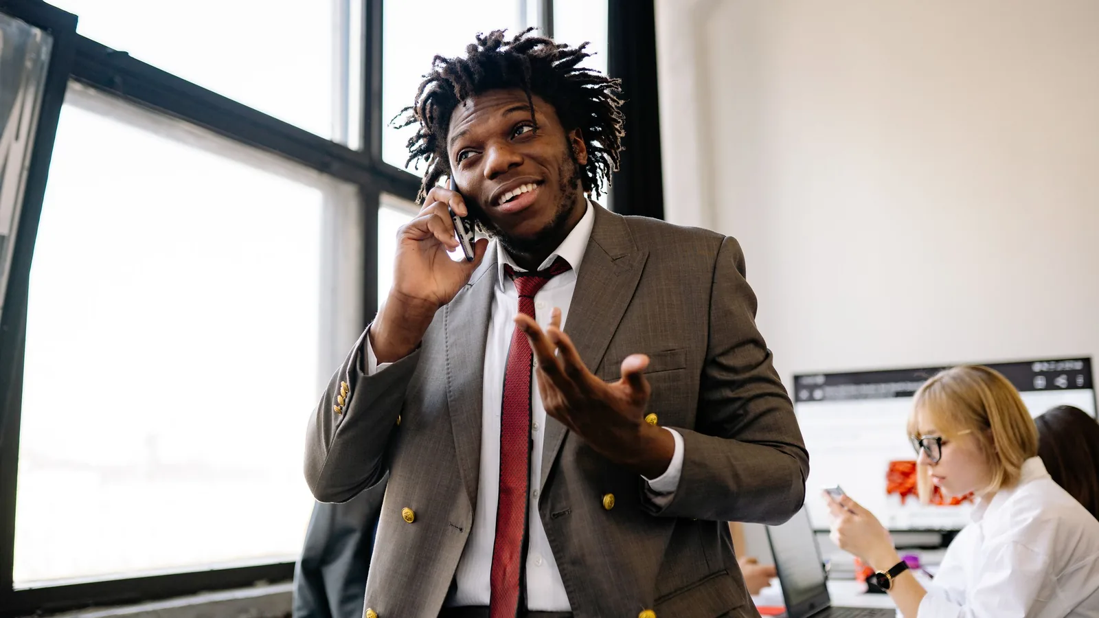 Séquence de prospection automatisée : email et LinkedIn sans griller son domaine