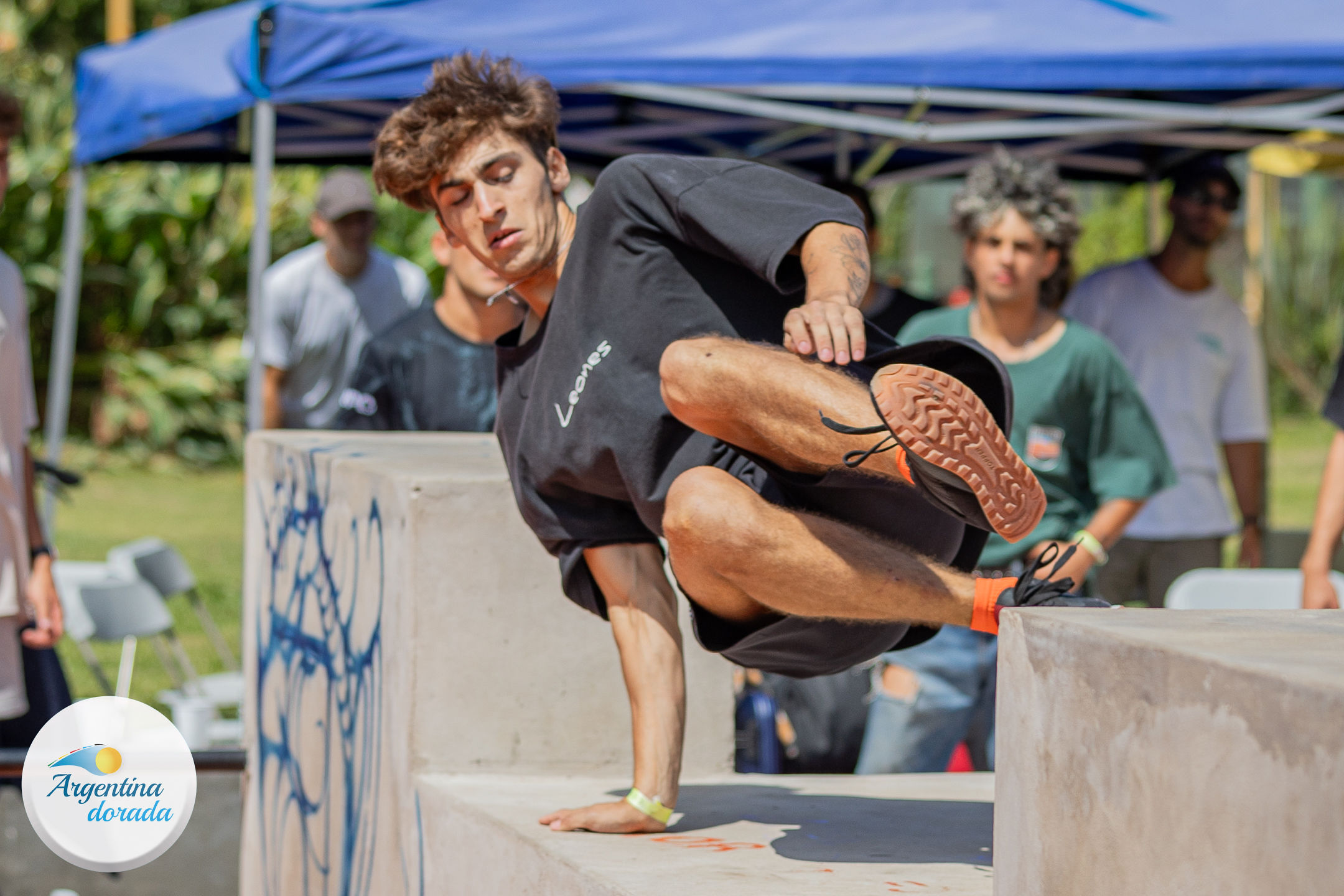 Entrenamiento de parkour en grupo