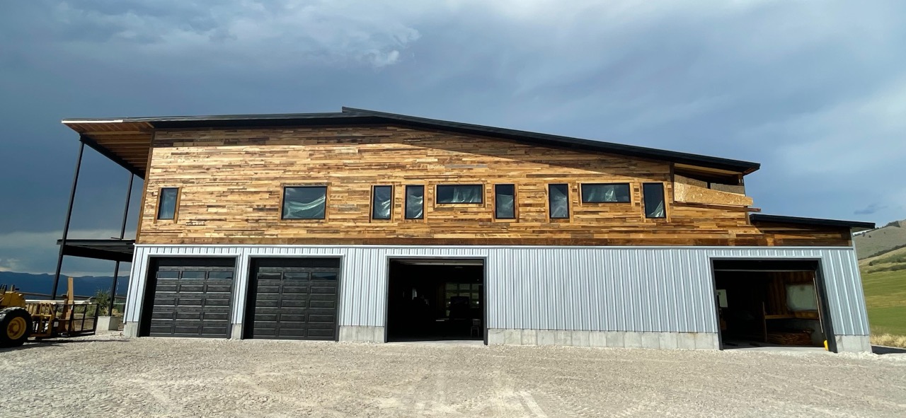 Custom barndominium pole barn built by Schiebner Construction in Midland, MI