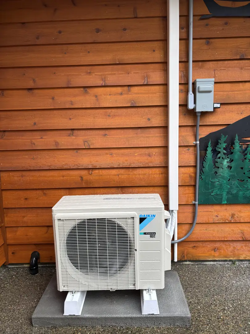 Modern high-efficiency cooling system installed in a Western Washington home Modern high-efficiency cooling system installed in a Western Washington home