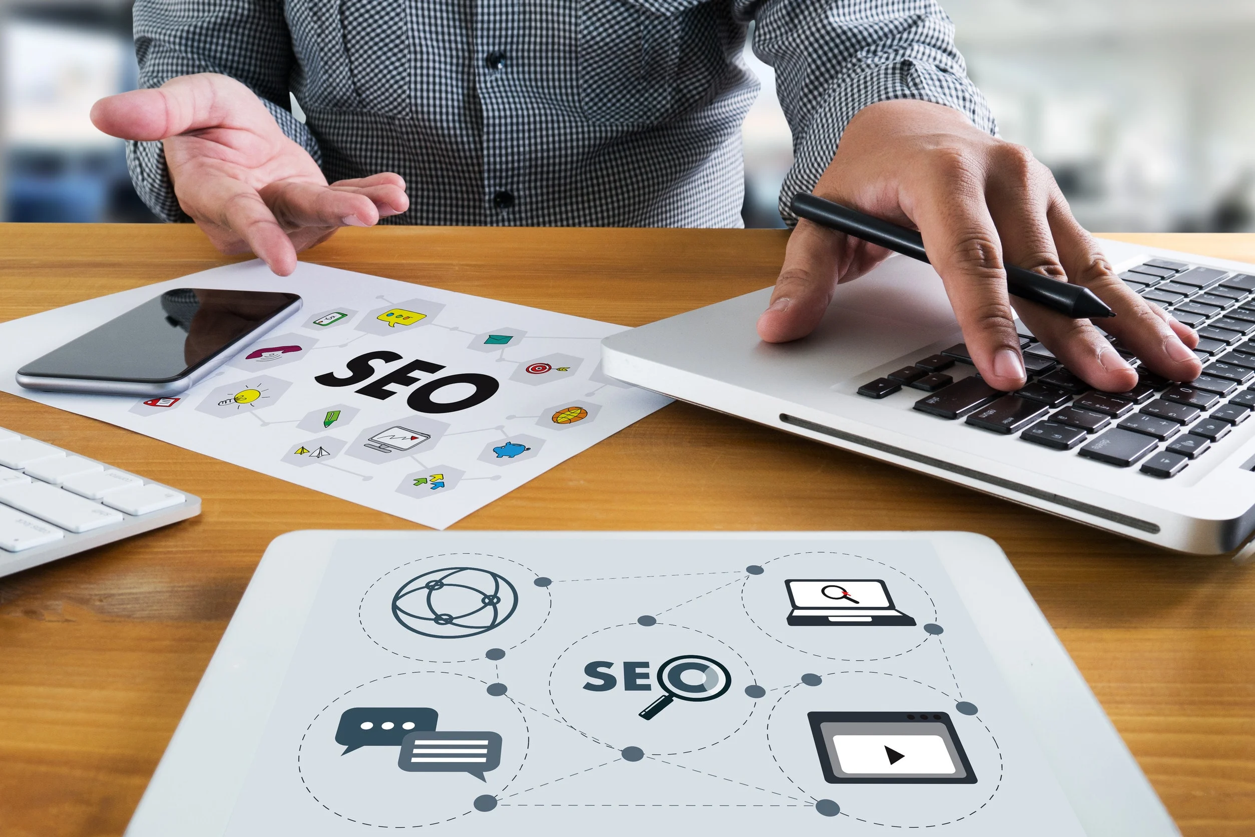 Una buona agenzia illustra in modo dettagliato i vantaggi della SEO ai propri clienti
