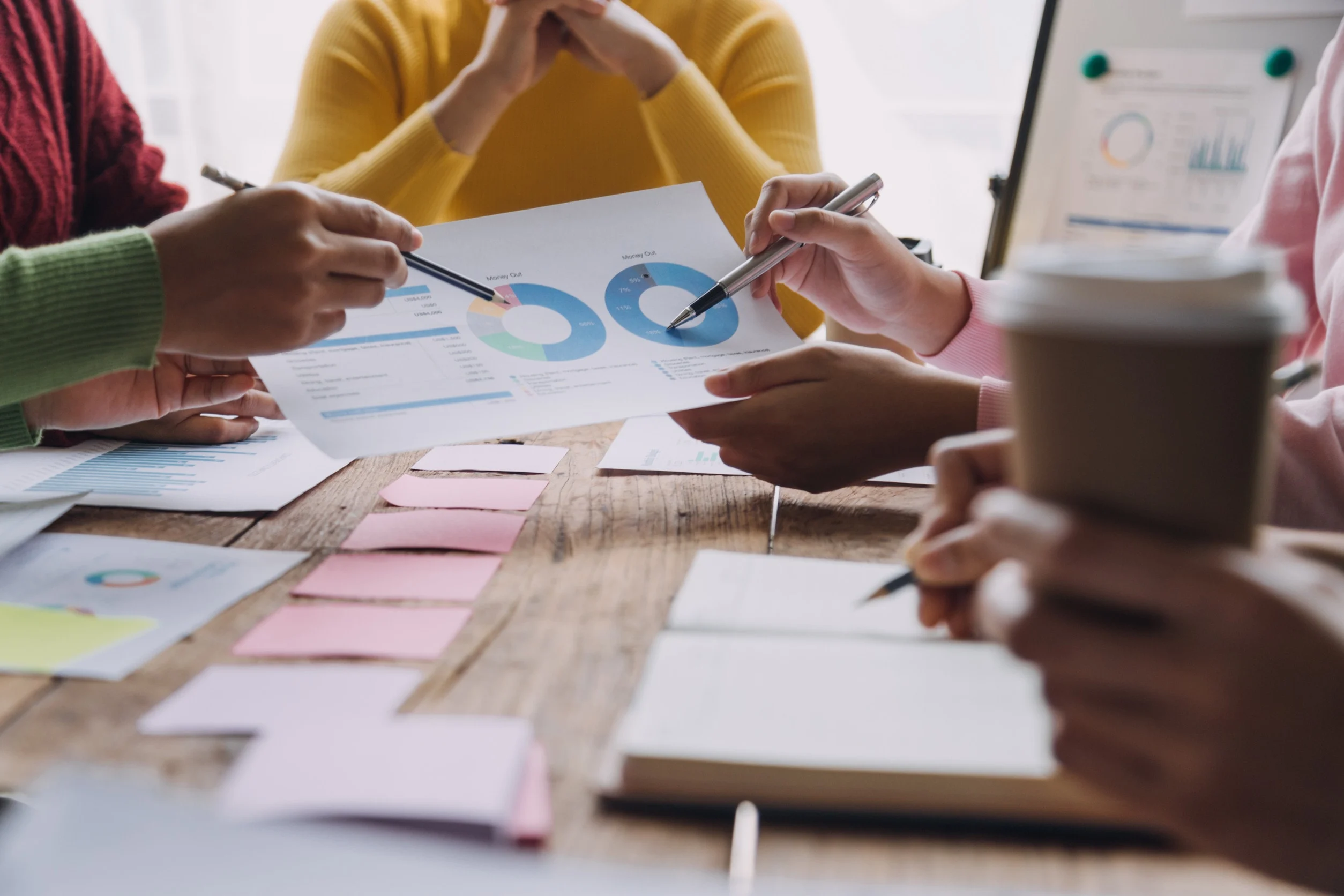 Un team sulle statistiche del lavoro svolto sul branding