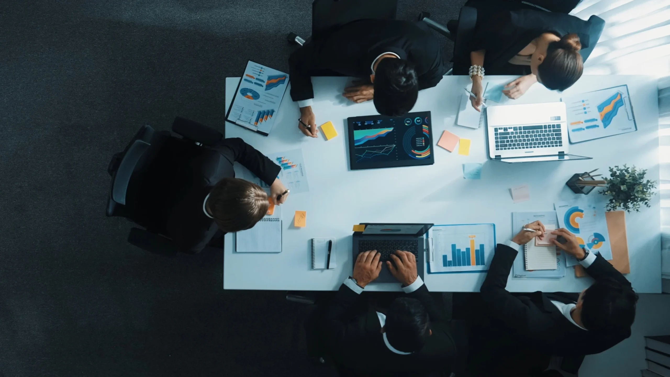 Un team di SEM Marketing al lavoro