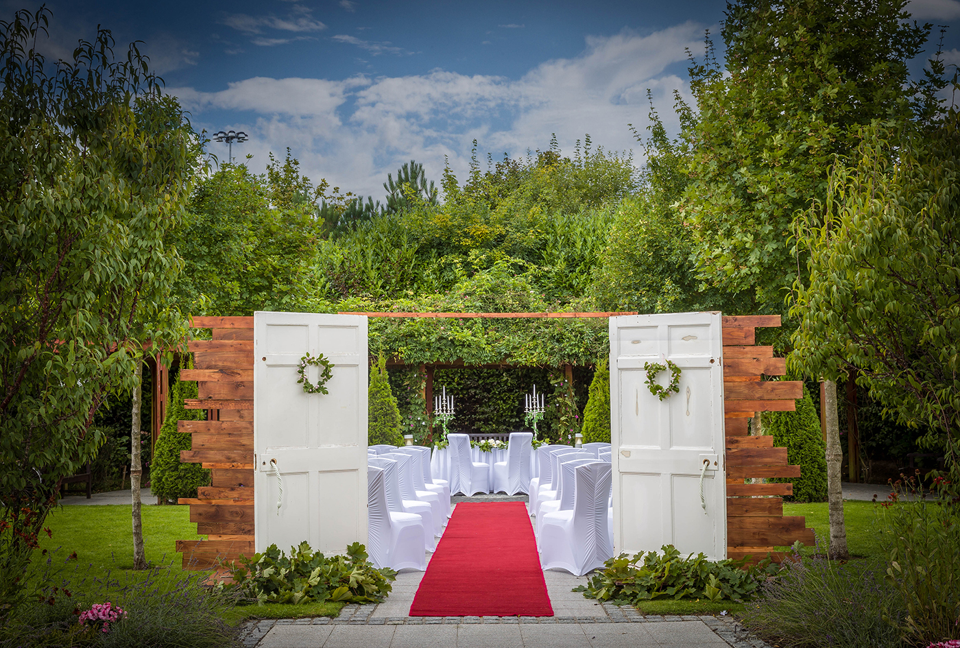 Outdoor Summer Civil Ceremony  - Seasonal Commercial Photography © David Cantwell Photography