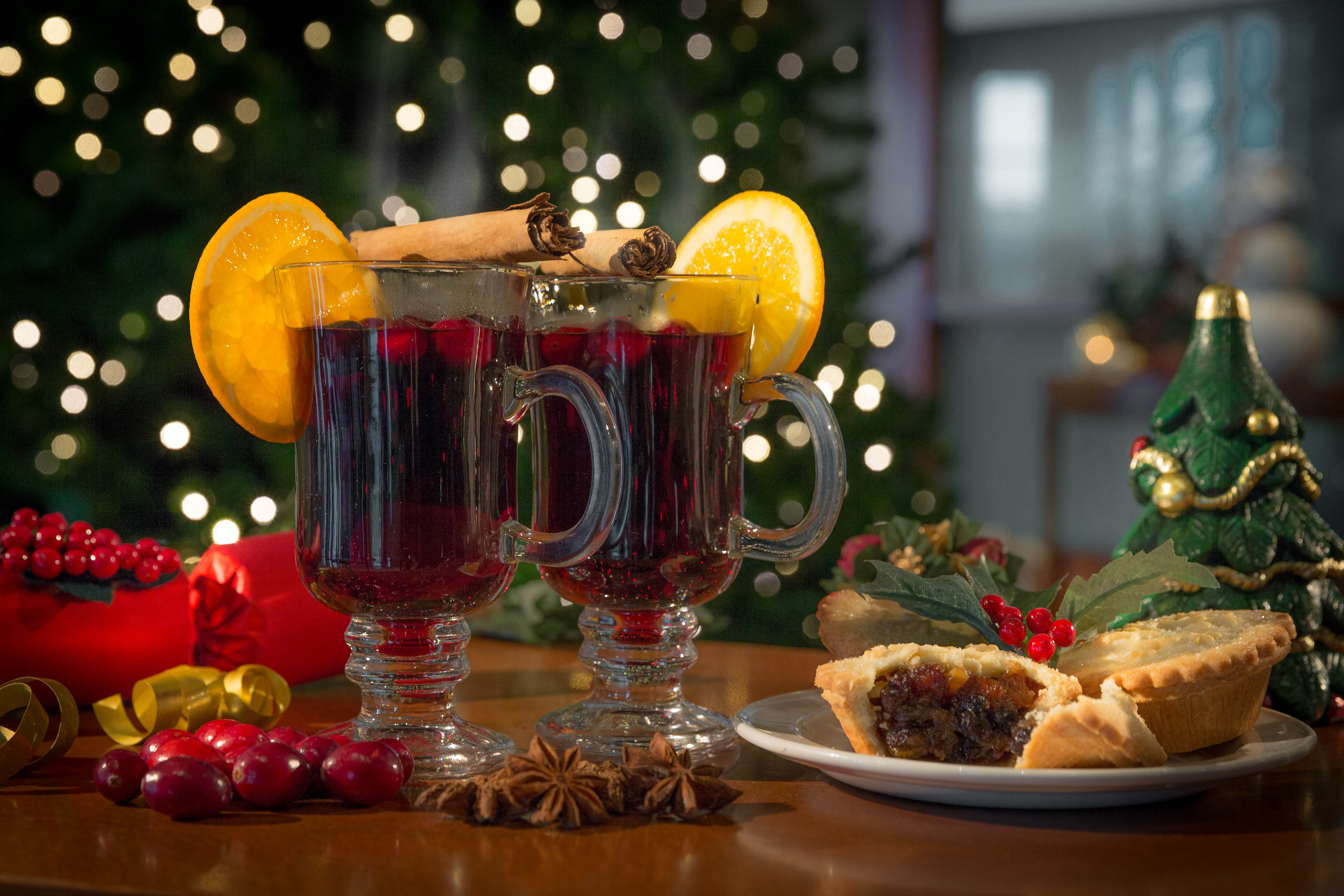 Mulled Wine Christmas Drinks - Drink Photography © David Cantwell Photography