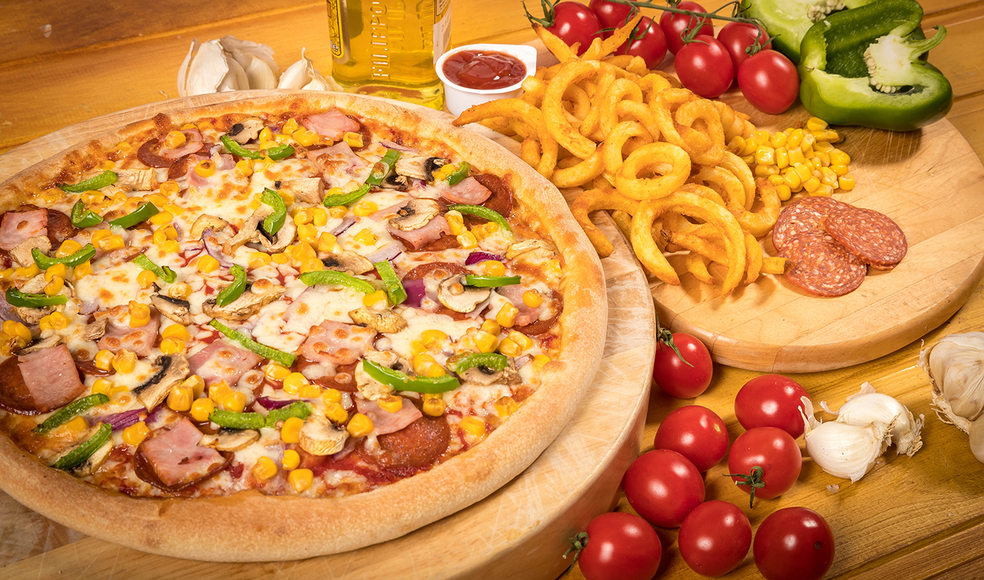 Pepperoni, Ham, Sweetcorn & Green Pepper Pizza @ Four Star Pizza - Food Photography © David Cantwell Photography