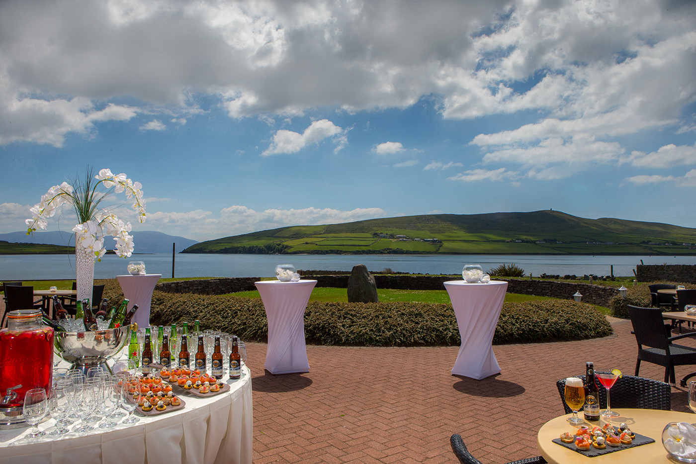 Outdoor Drinks Reception @ The Dingle Skellig hotel © David Cantwell Photography