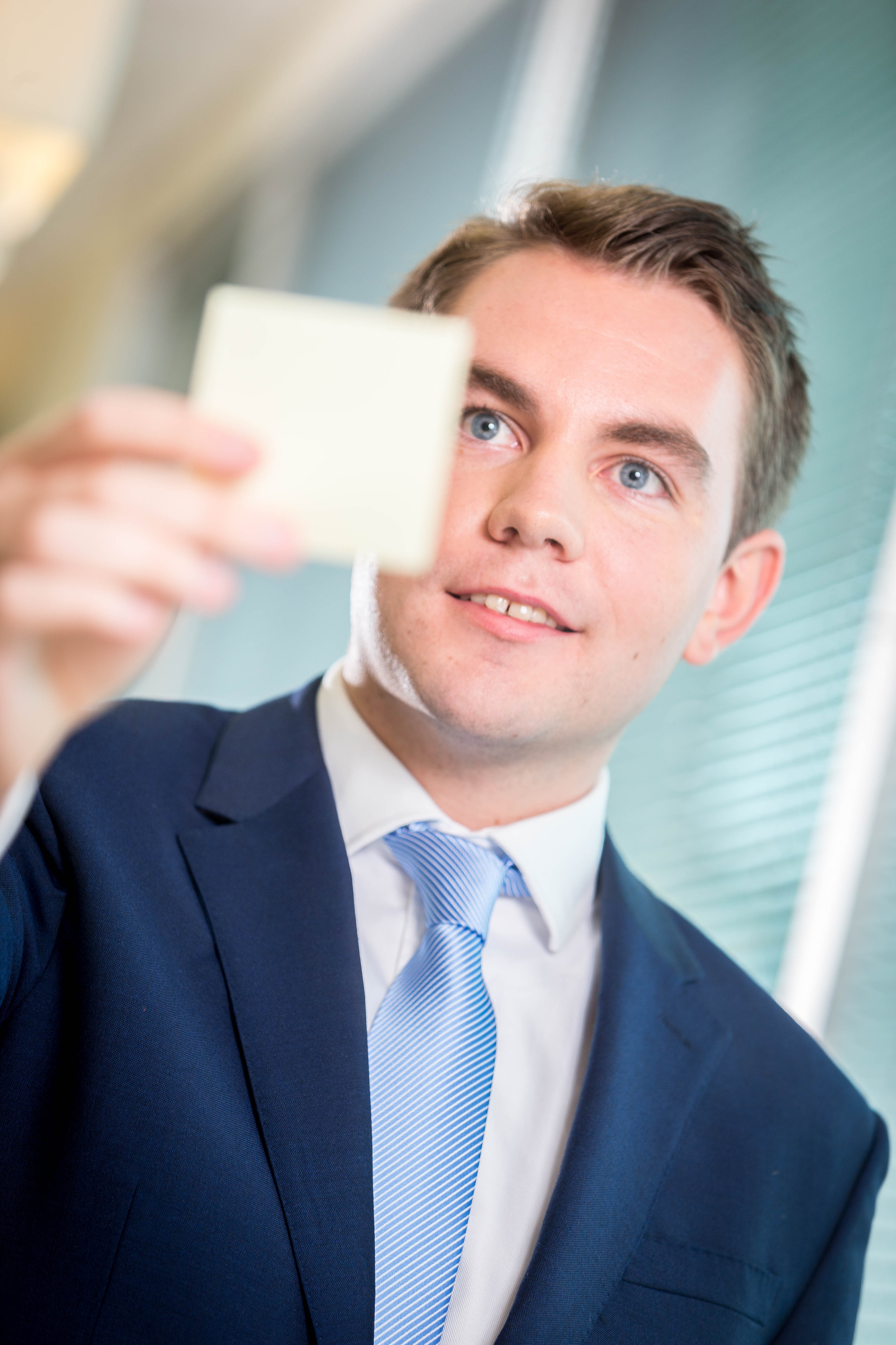 Male Corpporate with a Post-It Sticker - Corporate Photography © David Cantwell Photography