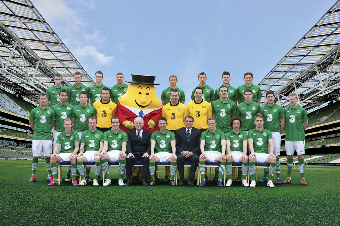 Mr Tayto and the irish Football Team - Groups Lifestyle Photography © David Cantwell Photography