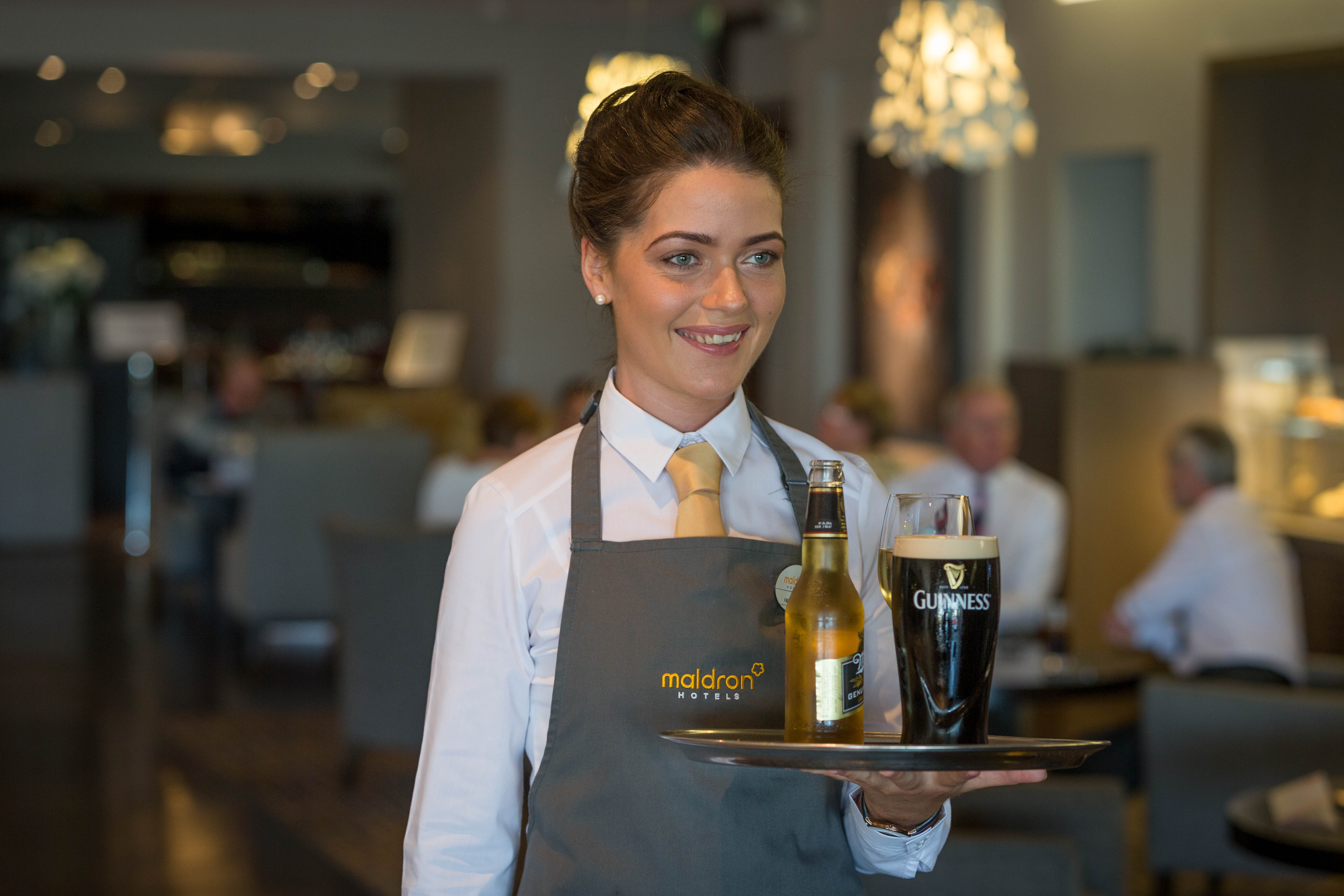Waitress @ Maldron Hotel Dublin Airport © David Cantwell Photography