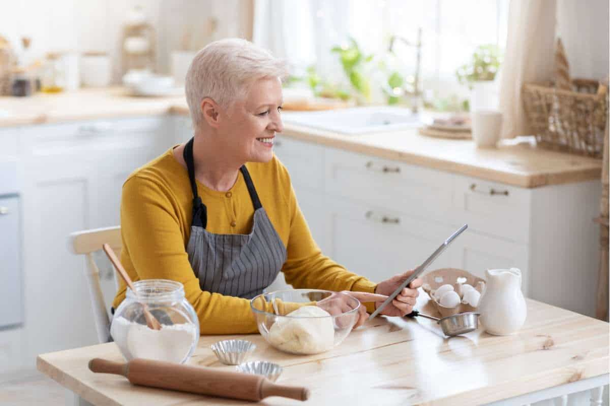 Women in the kitchen.