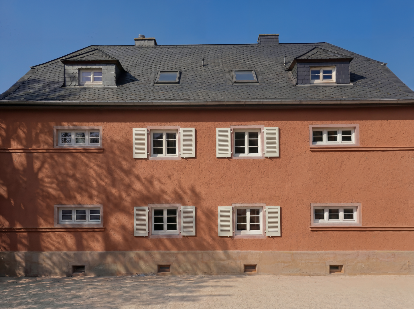 image of the art gallery facade