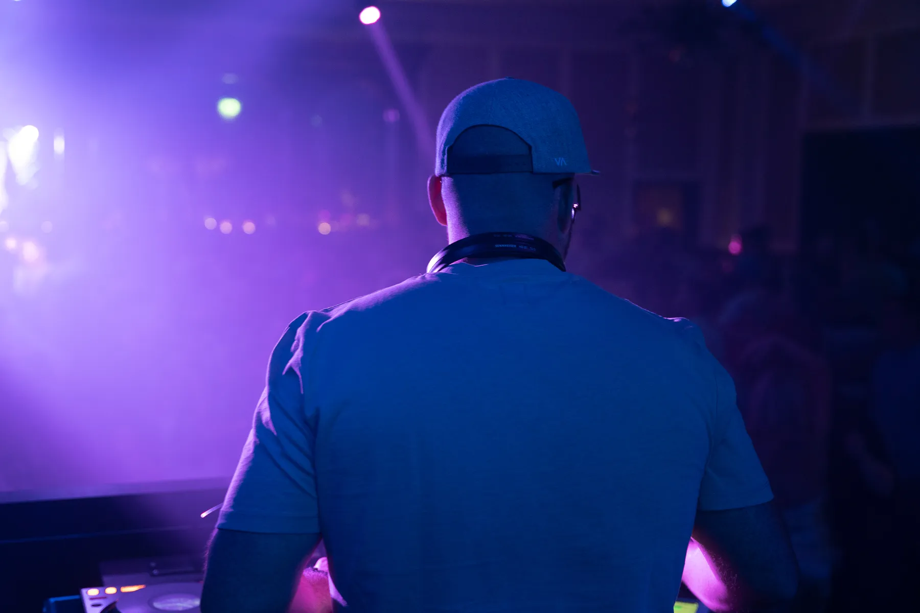 Brian Hennessy mixing live at a club in Kilkenny
