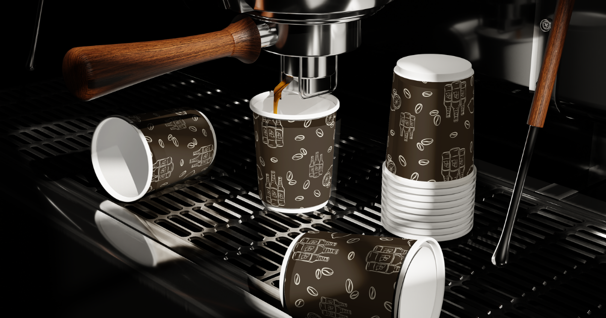 Branding von The Pure Brew: Man sieht Kaffee-to-go-Becher mit dem Patternvon the Pure Brew unter einer Siebträger-Maschine.