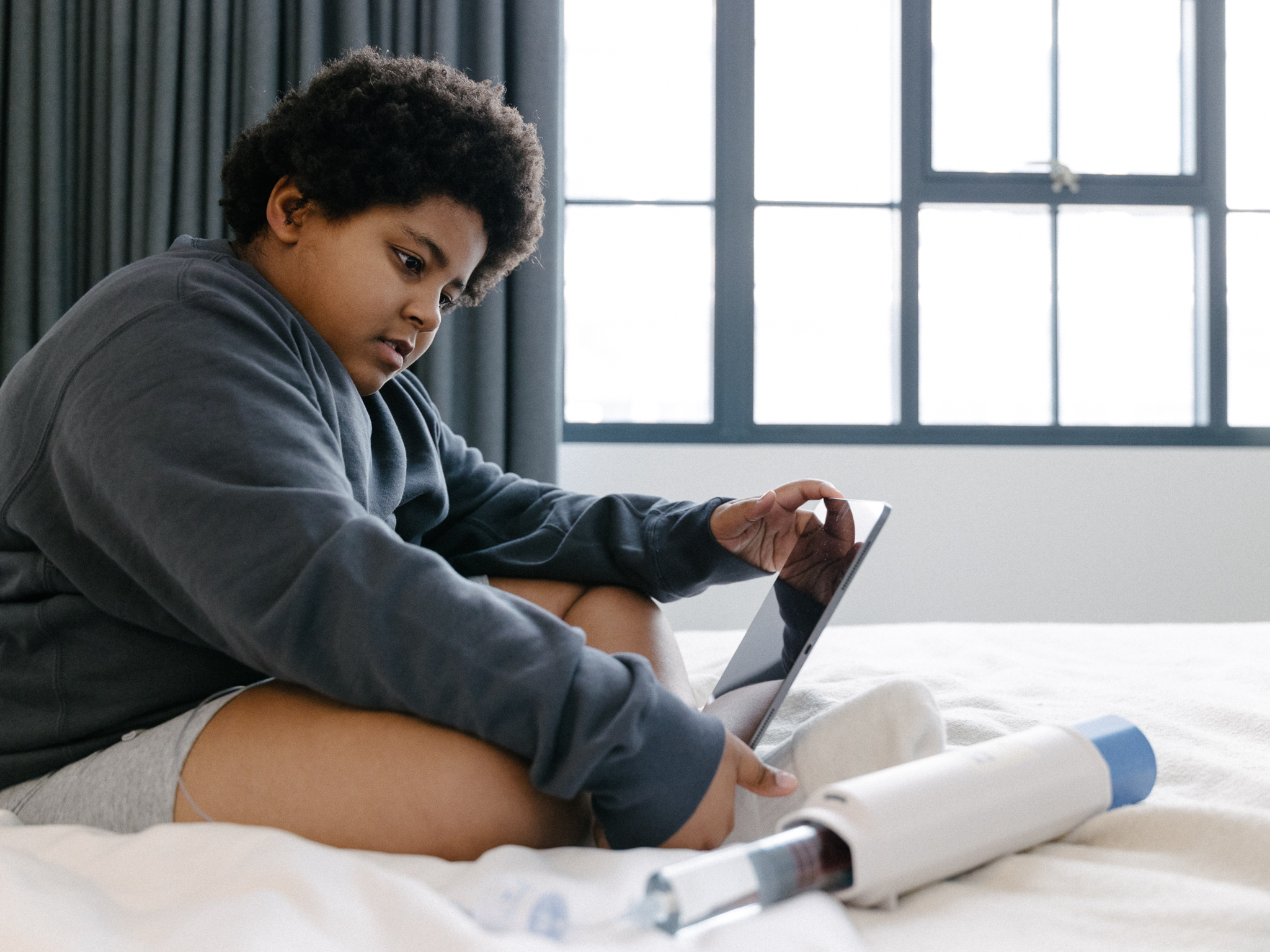 Patient using the SCIg60 infusion system at home