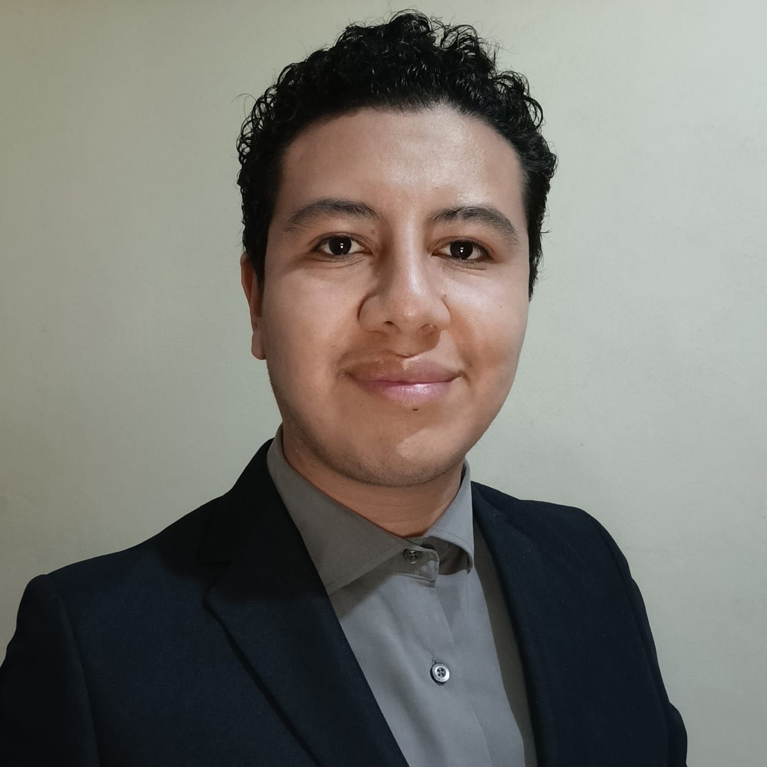 Headshot of Tomas Arvizu