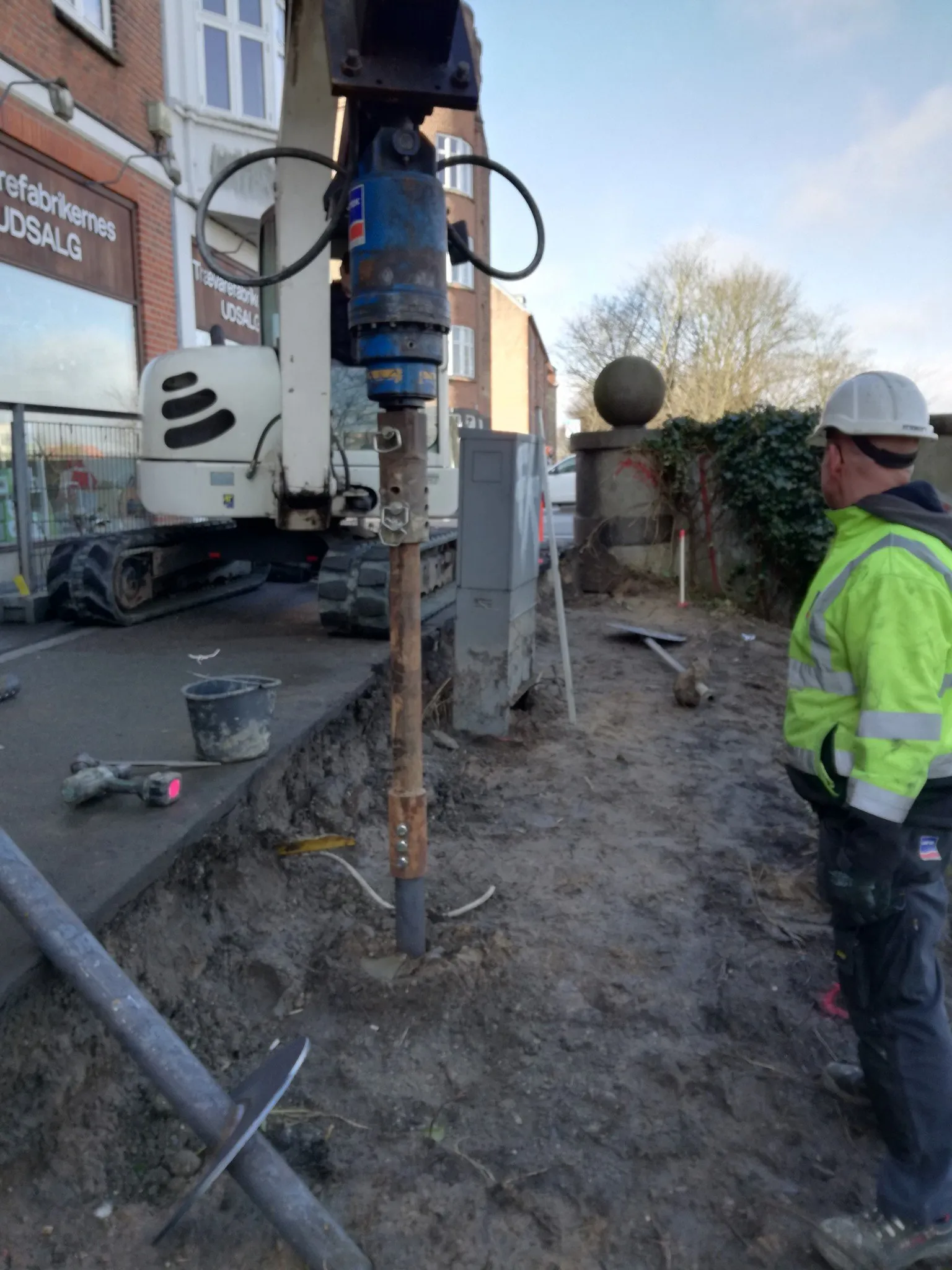Installering af Screwfast Skruepæle til Halssti