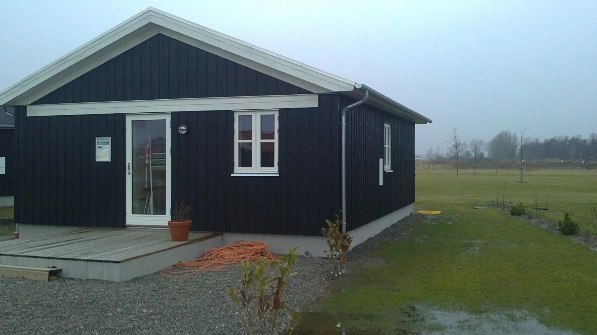 Færdigt hus funderet på skruepæle fra Uretek