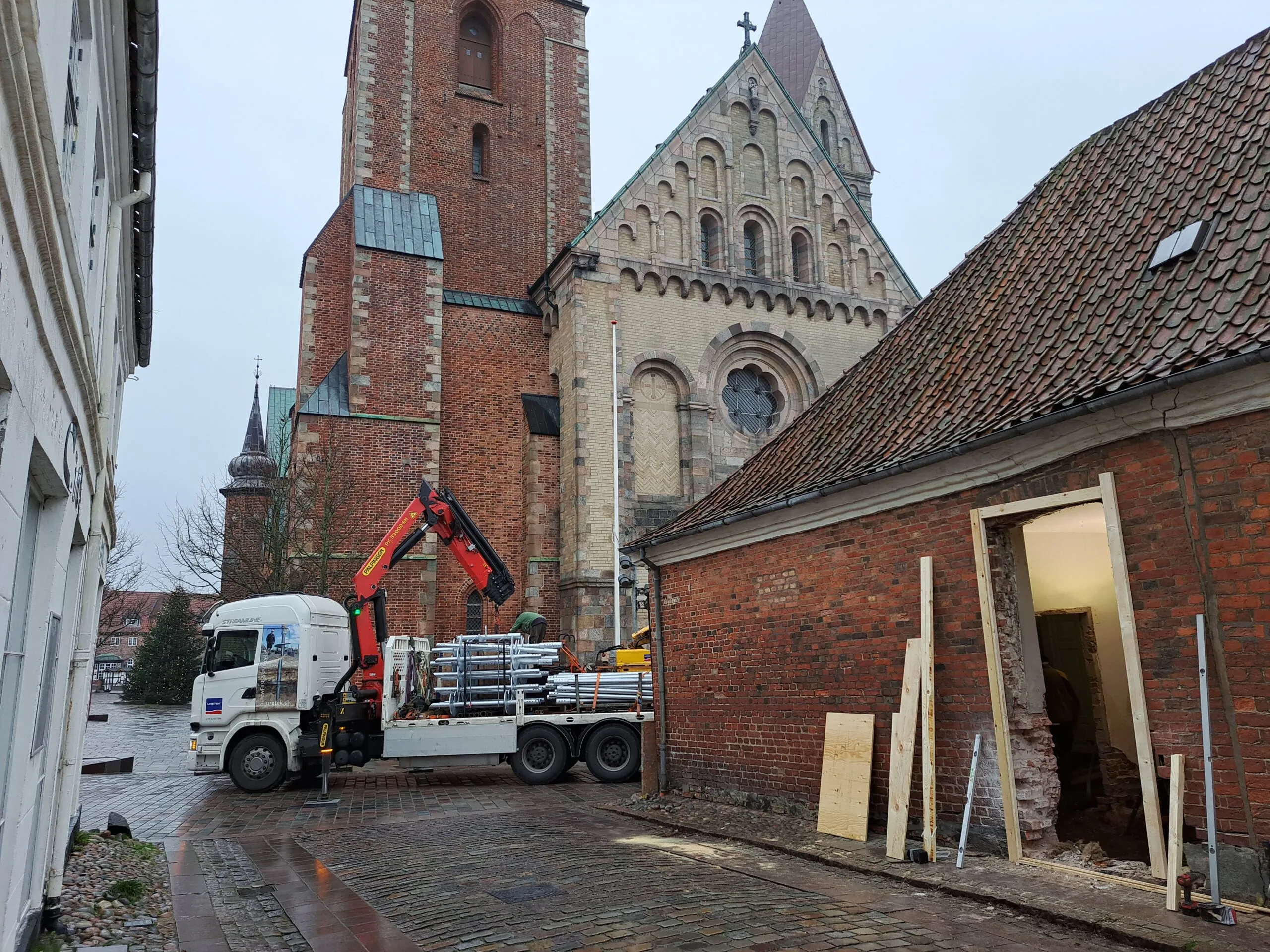 Domskolens placering over for Ribe Domkirke