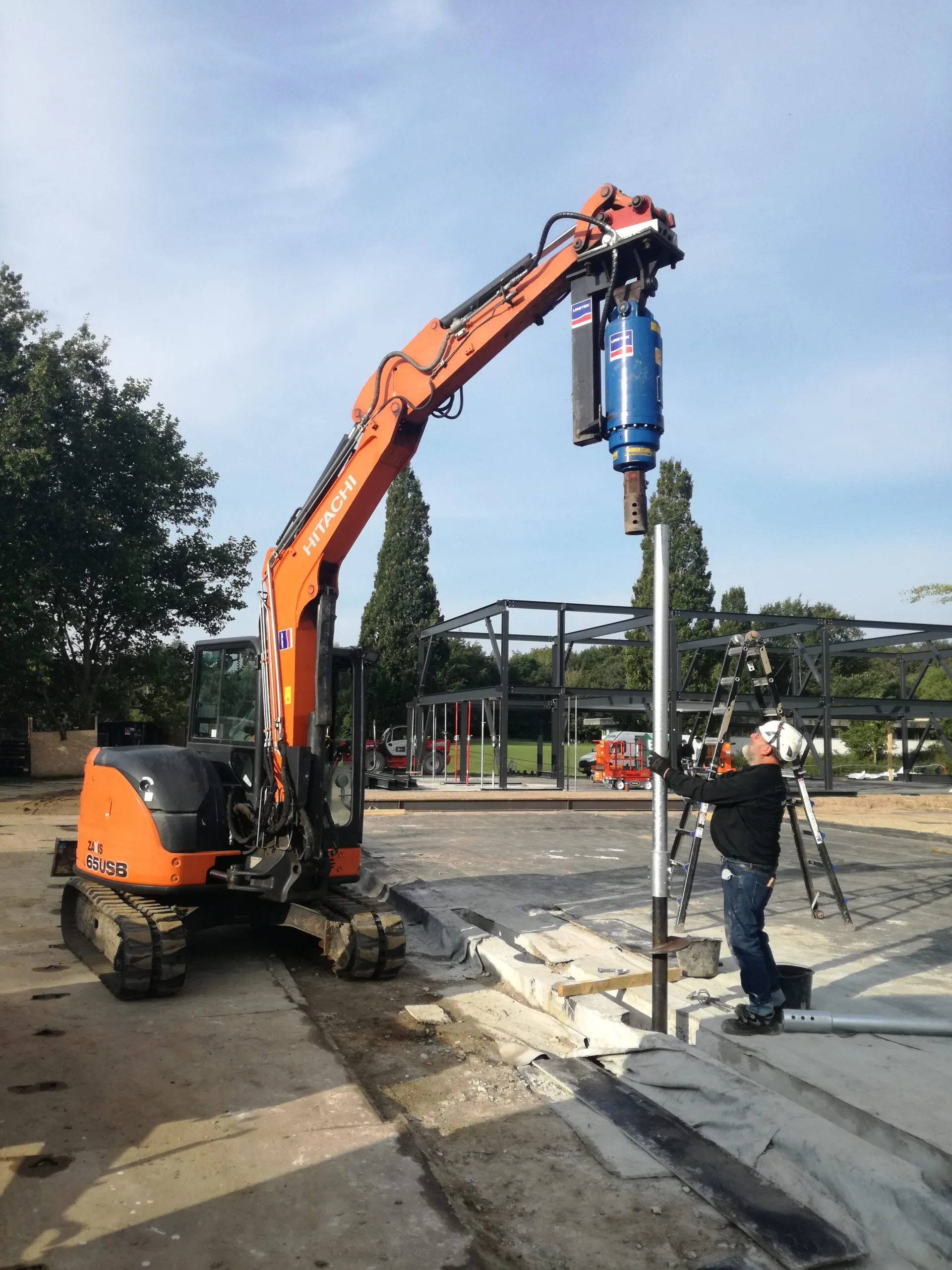 Screwfast Skruepæle® à 4-6 meter installeres
