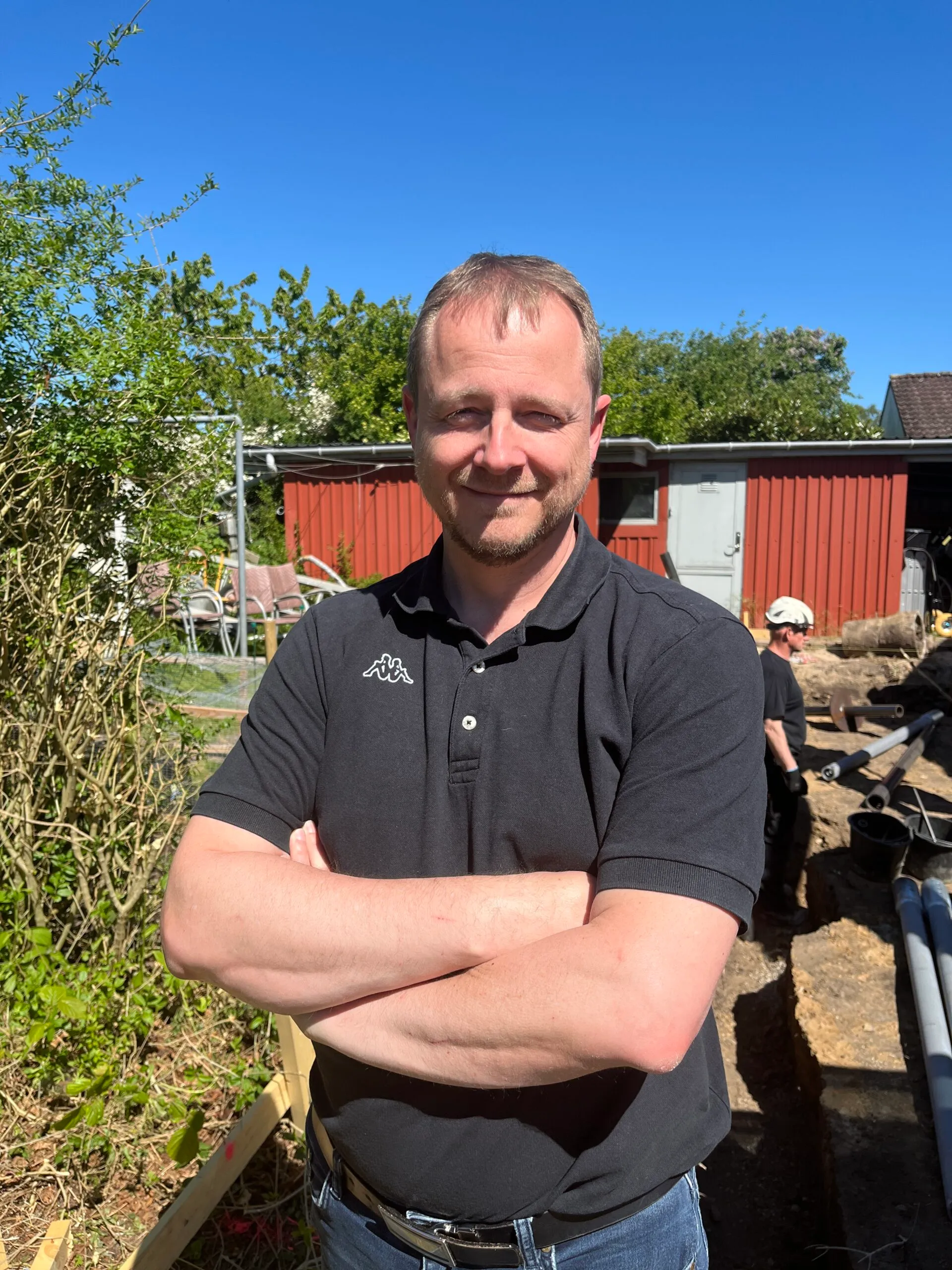 Kennet ville gerne undgå pæleramning og opførte sin tilbygning på skruefundament