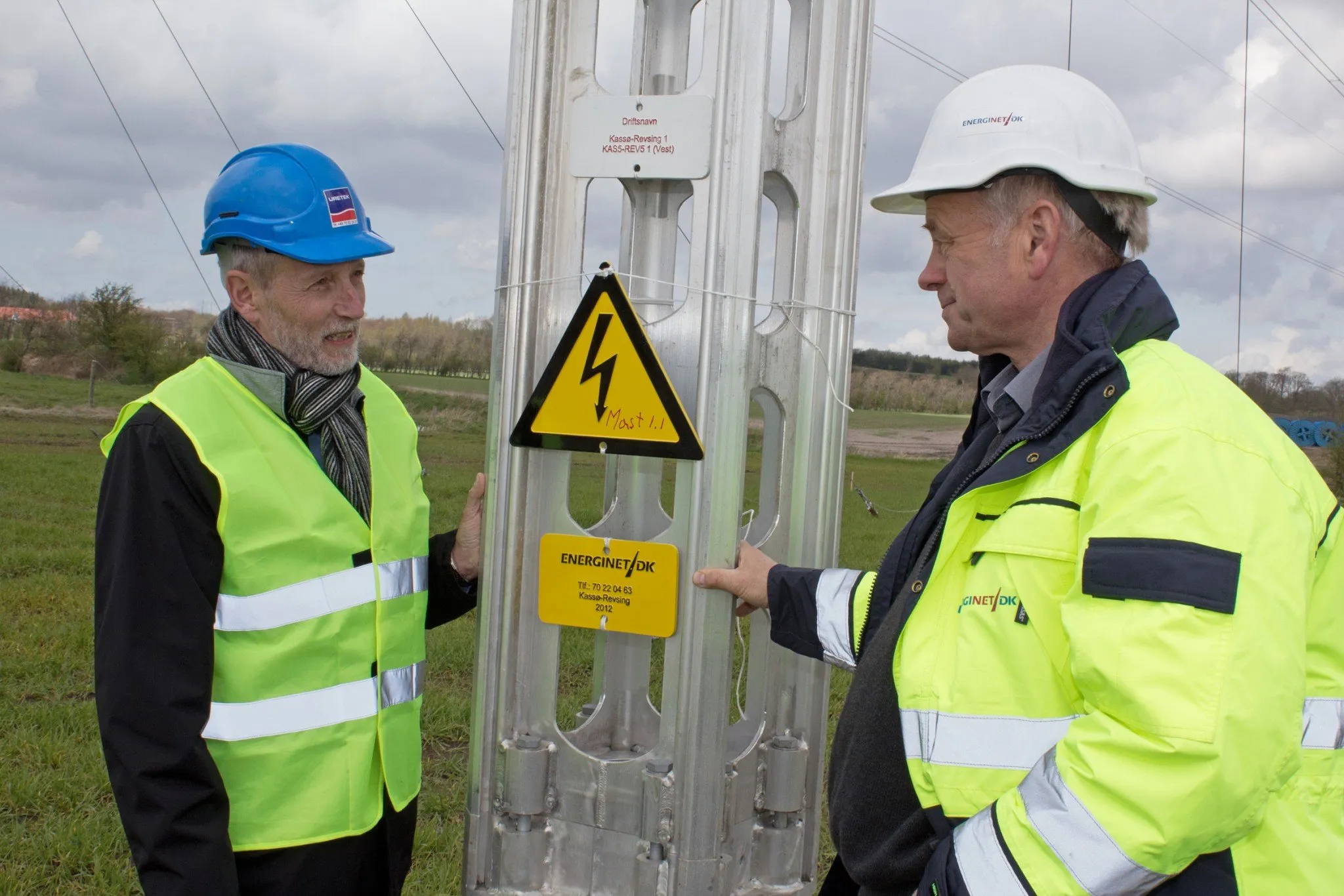Projektleder Arne Anov foran midlertidig elmast